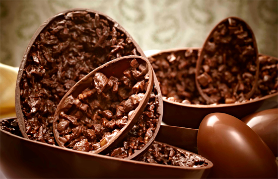 Embora não exista comprovação científica de que o chocolate provoque aumento das espinhas, parte dos especialistas afirma que, em excesso, o produto pode interferir na acne (Foto: Reprodução)