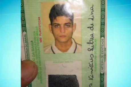 Lucas Vinícius foi atingido na perna (Foto: Reprodução/Record TV Itapoan)