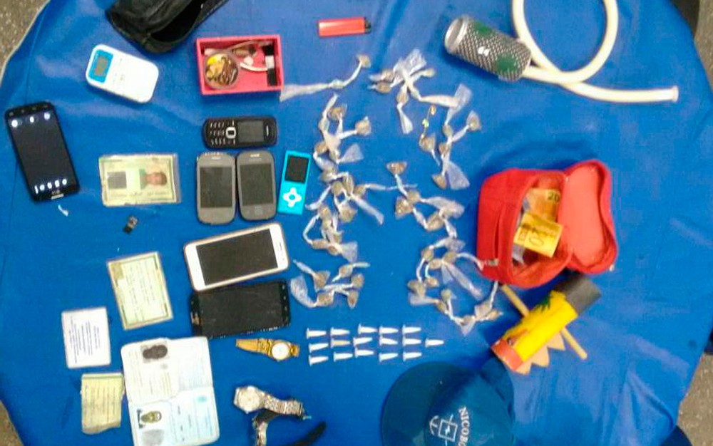 Adolescentes foram apreendidos com drogas em Vila de Abrantes (Foto: Polícia Civil/ Divulgação)