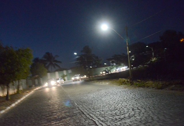 Em nota, o governo municipal informa que concluiu nesta semana o processo de licitação para a contratação da nova empresa responsável pela iluminação da cidade (Foto: Arquivo/PMC)