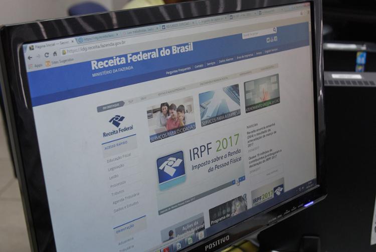 A Receita Federal liberou nesta quinta-feira, 8, a consulta ao primeiro lote da restituição do IR (Foto: Xando Pereira l Ag. A TARDE)