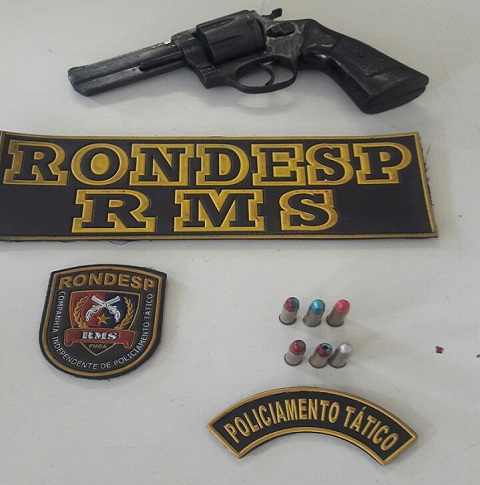 Com L.E.N, foi encontrado um revólver calibre 38, de numeração raspada e com seis munições intactas