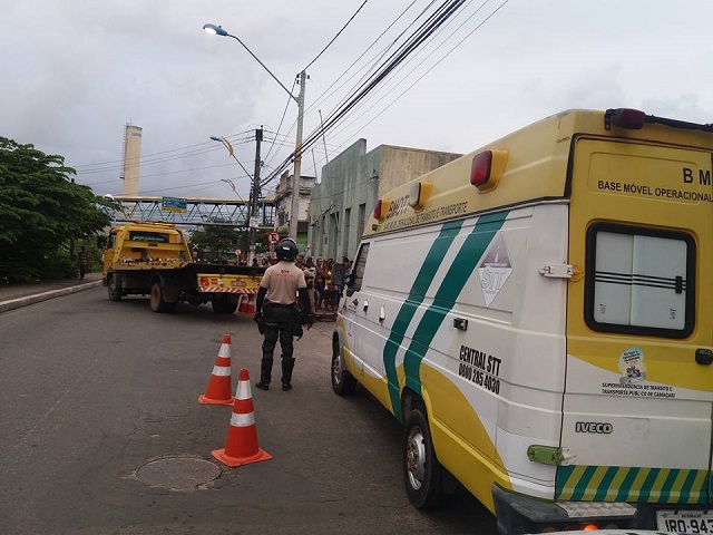 Motoristas são autuados e carros são removidos durante operação da STT