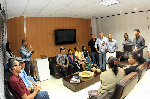Reunião com representantes do Centro Comercial (Foto: Angelo Pontes)