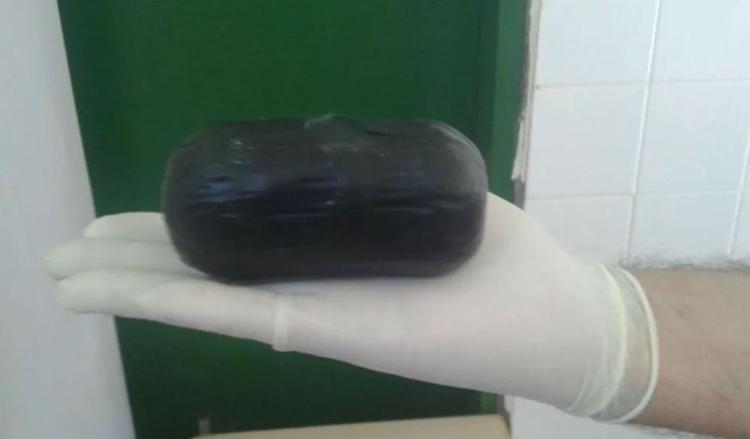 Droga tem cerca de 200 gramas (Foto: Reprodução | Blog Braga)