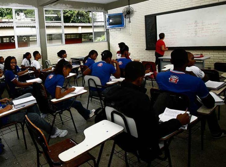 Professores vão receber entre R$ 800 e R$ 1.600 (Foto: Margarida Neide | Ag. A TARDE)