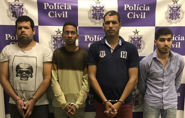 Carlos Muniz da Silva, Werlley Fabrício Sales, Cristiano Muniz da Silva e Devanand Singh Júnior prestavam falsas ocorrências de roubo de automóveis para aplicar golpes em seguradoras