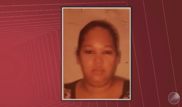 A polícia informou ainda que após o crime um homem saiu da residência e fugiu em uma moto que estava perto do imóvel (Foto: Reprodução/TV Bahia)
