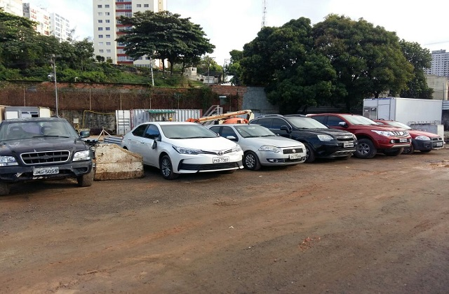 Os criminosos adulteravam os números dos chassis, motores e vidros dos carros, vendendo-os, em seguida, para outras cidades (Foto: PM Divulgação)