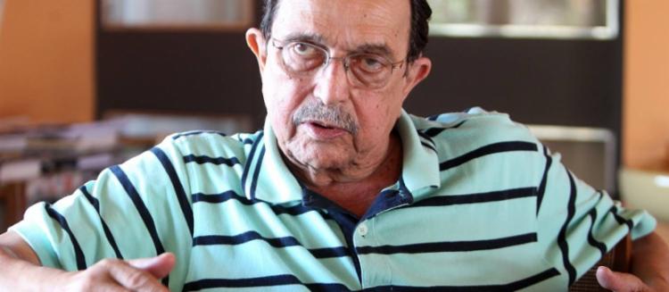 Carlos Araújo nasceu em 1938, em São Francisco de Paula, no Rio Grande do Sul