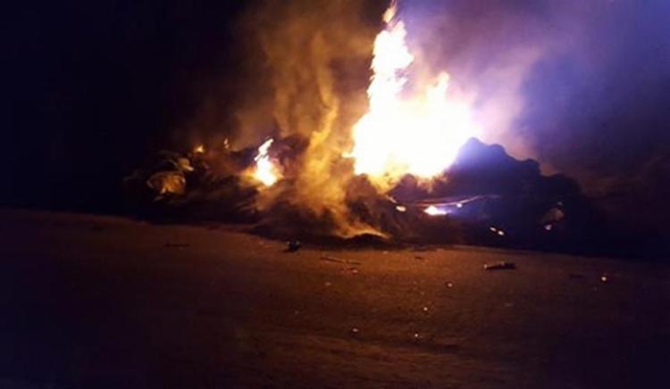 Acidente envolveu um caminhão e um carro da marca Toyota (Foto: Reprodução | Caetité Notícias)