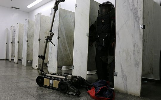 Corredores do shopping ficaram isolados (Foto: Alberto Maraux/SSP)
