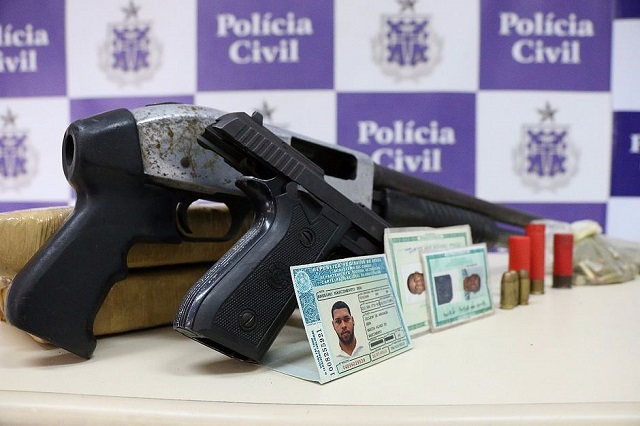 As investigações indicam que Marreno fazia contato com presos custodiados no sistema prisional e determinava o assassinato de rivais