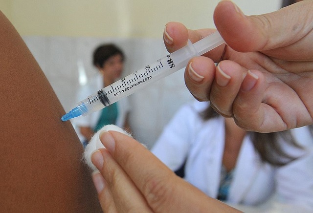 Medida será realizada em municípios com estoque de vacinas com validade até setembro (Foto: EBC)