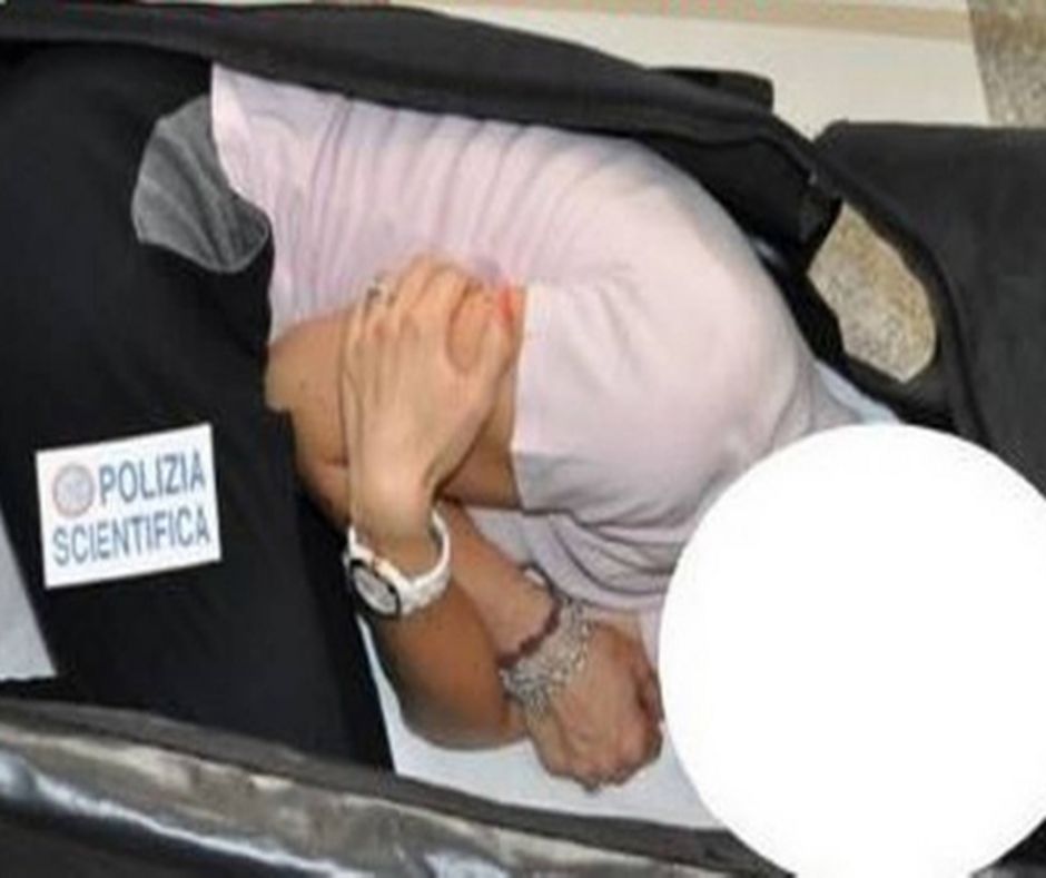 Segundo informações da polícia, os sequestradores drogaram e algemaram a modelo e a colocaram dentro de uma mala