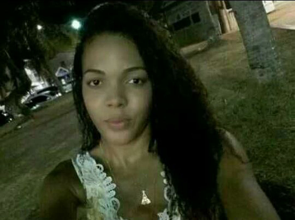 Milena Moura Santos, 22 anos, está internada em estado grave no HGE