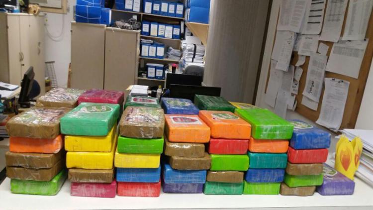 Droga estava escondida em casa no bairro de Ipitanga, em Salvador (Foto: Divulgação | SSP)