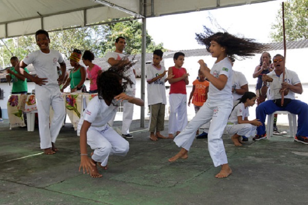 Mais de 100 jovens fazem parte de projetos sociais desenvolvidos na Base Comunitária de Segurança (Foto: Camila Souza/GOVBA)