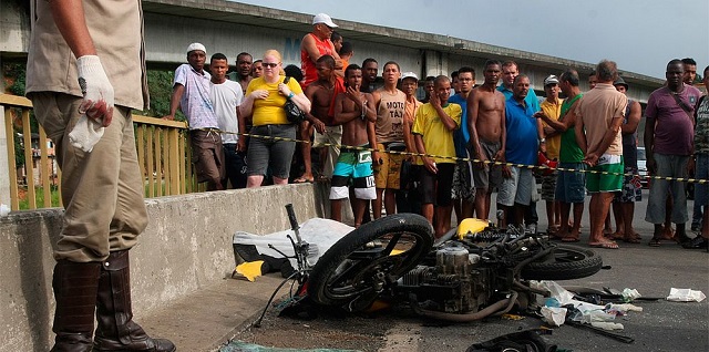 Em 15 anos, número de motociclistas mortos no trânsito ultrapassou o de ocupantes de carros (Foto: Arquivo CORREIO)
