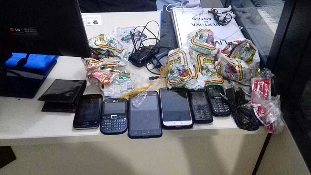 Suspeitos foram flagrados com aparelhos durante corrida pelo aplicativo de viagens