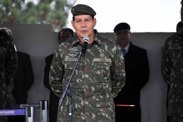 O general Antônio Hamilton Mourão, defendeu publicamente golpe militar