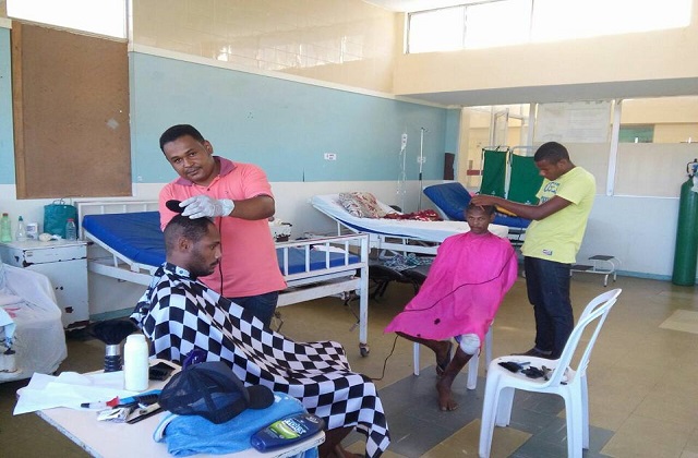 Edimilson Teixeira - camisa rosa, faz a alegria dos pacientes masculinos internados no HGC (Foto: CFF) Edimilson Teixeira - camisa rosa, faz a alegria dos pacientes masculinos internados no HGC (Foto: CFF)