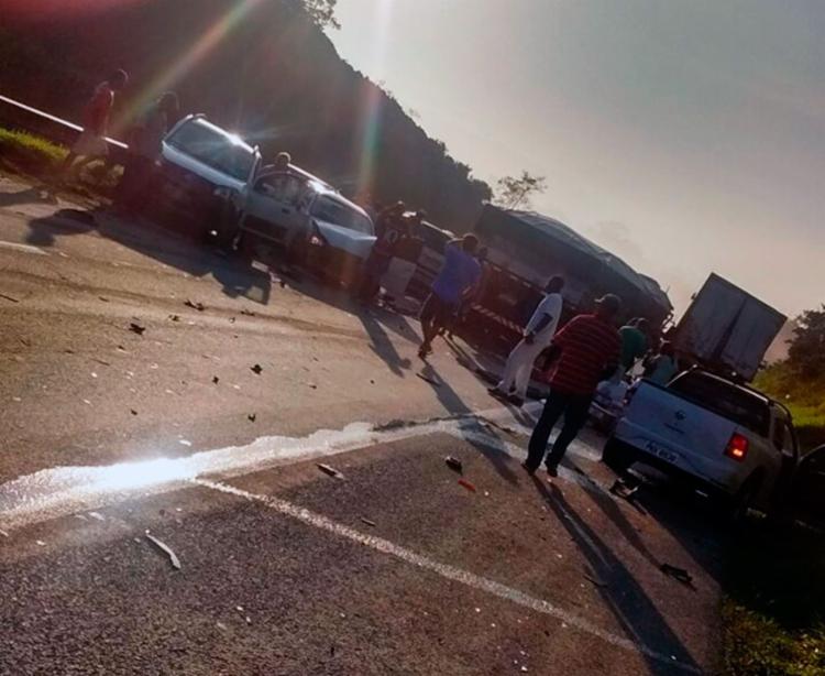 O acidente aconteceu por volta das 6h na BR-324 (Foto: Cidadão Repórter | Via WhatsApp)