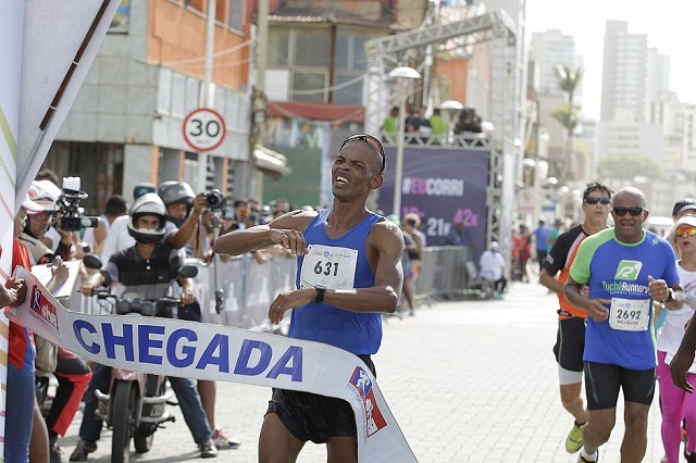 Hélio dos Reis desbancou atleta profissional do Cruzeiro: 'Saí na frente e vim pra vitória' (Foto: Arisson Marinho/CORREIO)