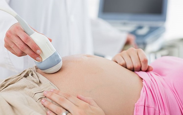 Com forte hemorragia interna, a grávida de 35 semanas foi levada às pressas para centro cirúrgico