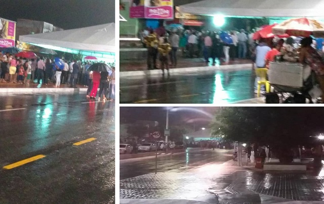 O CFF não cobriu o evento, apenas recebeu imagens (por isso a qualidade das fotos) e informações de seus leitores, que registraram o fiasco que 'a chuva' impôs ao governo do prefeito Antonio Elinaldo