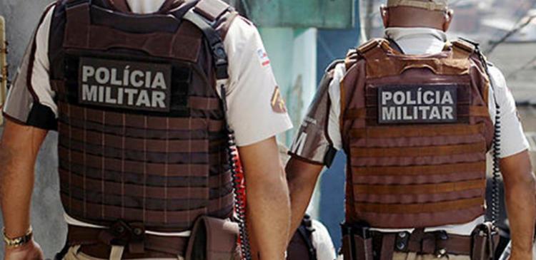 Troca de tiros aconteceu na rua 20 de outubro, bairro Alto de Coutos, em Salvador (Foto: Raul Spinassé | Ag. A Tarde)