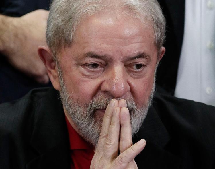 Defesa de Lula diz que bloqueio de bens é ilegal e inconstitucional (Foto: Miguel Schincariol l AFP)