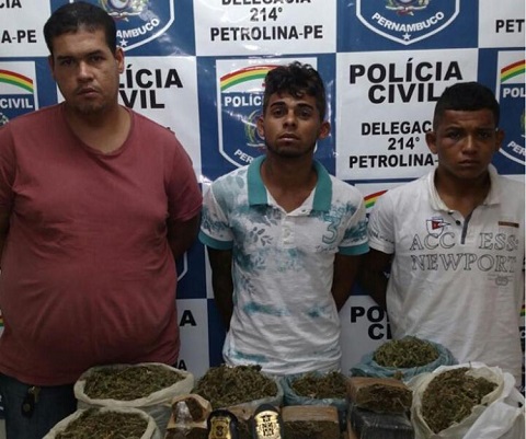 A polícia apreendeu drogas e arma de brinquedo com o trio (Foto: Divulgação | SSP)