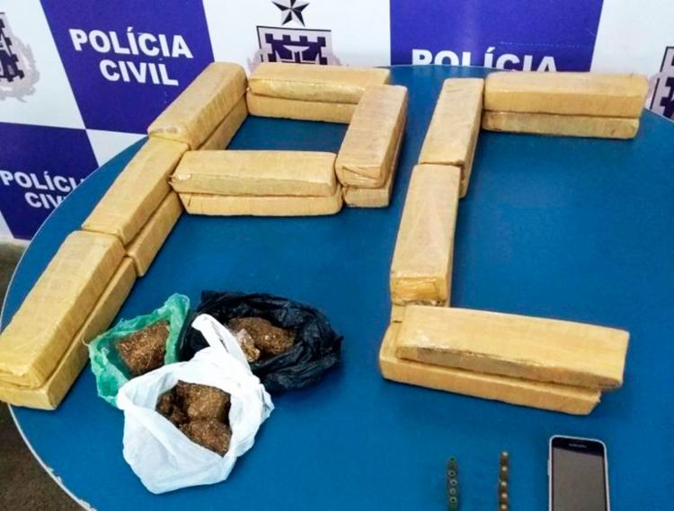 Durante operação, policiais encontraram 30 tabletes de maconha em presídio (Foto: Polícia Civil | Divulgação)