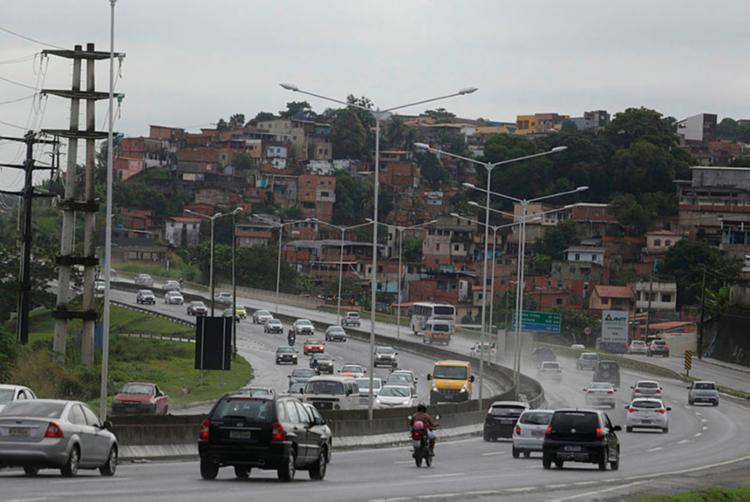A fiscalização da PRF também flagrou 3.320 veículos acima da velocidade máxima permitida na via (Foto: Raul Spinassé | Ag. A TARDE)