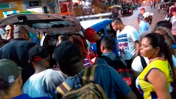 Um vendedor ambulante foi atingido pelos disparos (Foto: Reprodução | Simões Filho Online)