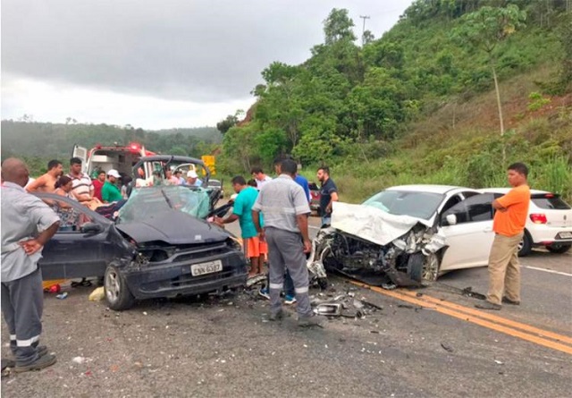 Colisão ocorreu no trecho conhecido como três pistas (Foto: Reprodução | Radar 64)