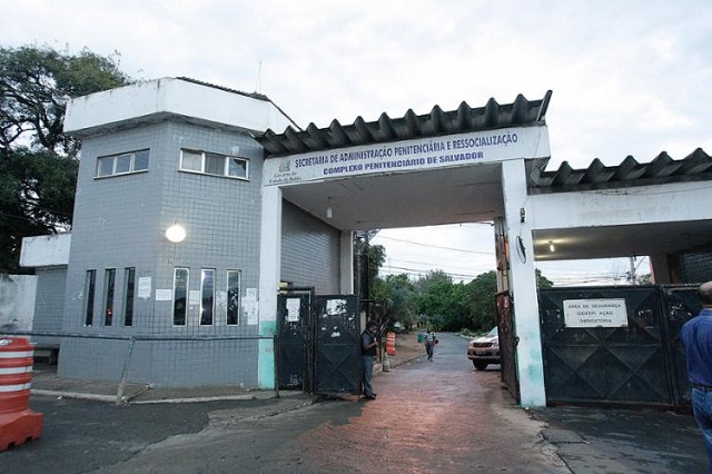 O detendo seguiu para um matagal que fica próximo à região (Foto: Margarida Neide l Ag. A TARDE)