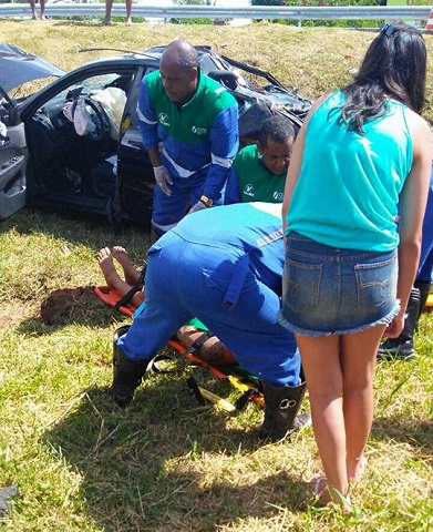 Vítima recebendo o primeiro atendimento