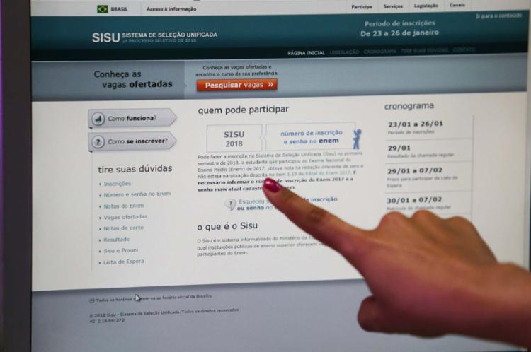 Inscrições para obter vagas no ensino superior com notas do Enem são feitas pelo site do Sisu (Foto: Adilton Venegeroles | Ag A TARDE)