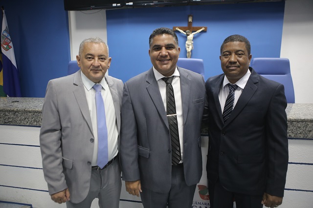 os suplentes A Câmara empossou os suplentes de vereadores Rui Magno (DEM) e Dedel (PSDB)