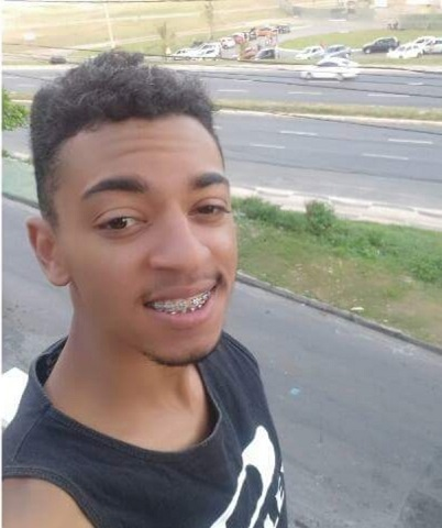Alex, 19 anos, foi espancado e assassinado com um tiro (Foto: Nilson Marinho/ Reprodução/CORREIO)