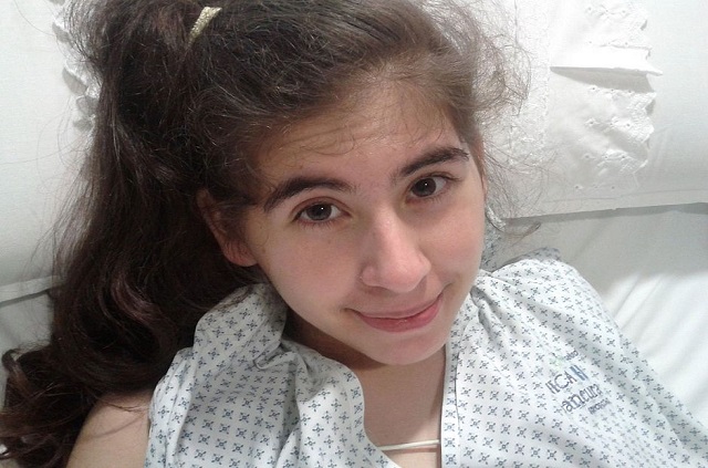 Paula Díaz sofre desde 2013 de uma doença não diagnosticada pelos médicos do país (Reprodução/Twitter)