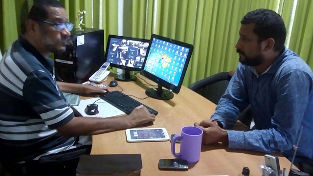 Franco pai e Franco filho, dias antes 'do reencontro do rapaz com Jesus', tratando da questão que o afligiu (Foto Ester Pereira)