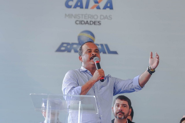 Prefeito Elinaldo Araújo (DEM) (Foto: Kelvi Lima)