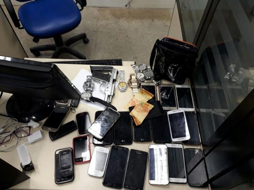 Celulares teriam sido roubados de diversos bairros da capital baiana (Foto: Reprodução)