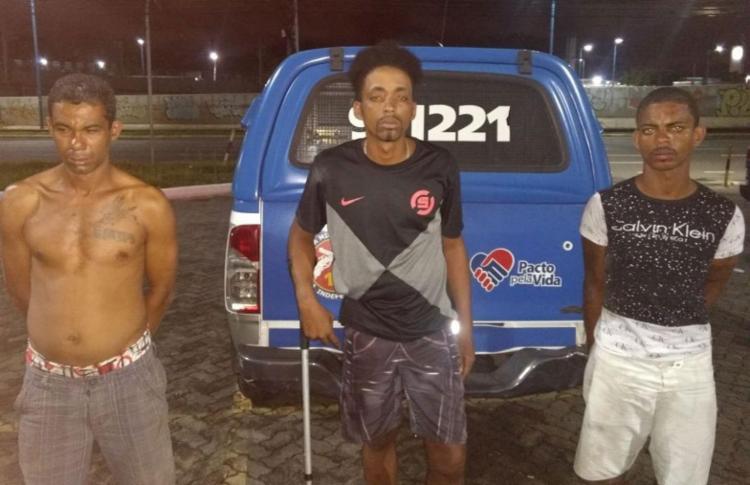 Trio pretendia arrombar o cofre da pizzaria (Foto: Reprodução)