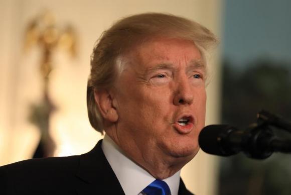 A epidemia de opiodes é responsável pela morte de cerca de 175 pessoas por dia no país, disse Donald Trump (Foto: Jim Lo Scalzo/Agência EFE)