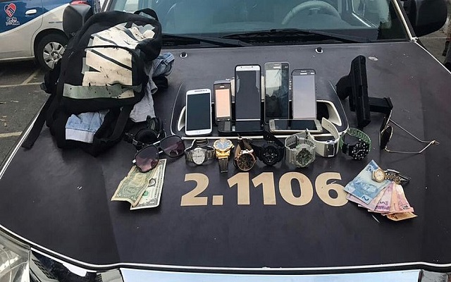 Passageiros pediram socorro à polícia quando viatura passava no local