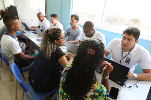 A expectativa é que 100 deles já tenham sua carteira assinada imediatamente (Foto: Elói Corrêa/GOVBA)